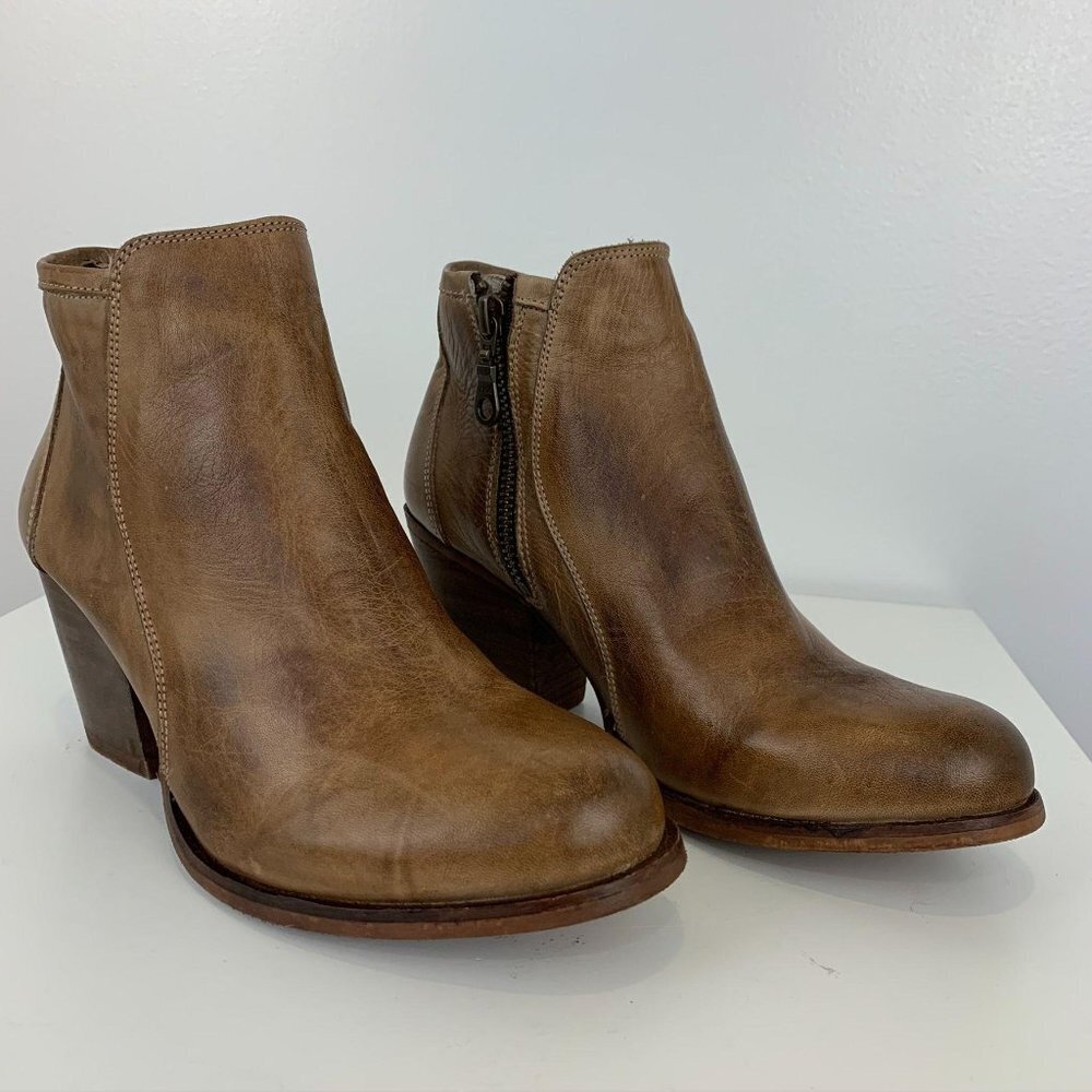 Roan NWOT Sz 6 Leather heel ankle boots womens tan